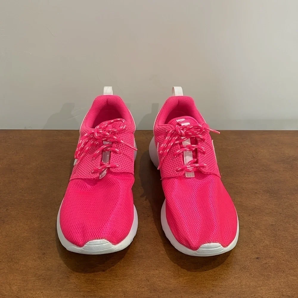 Nike Roshe One Shoes Hyper Pink/White Size 7Y Women’s Size 8.5 Style 599729-609